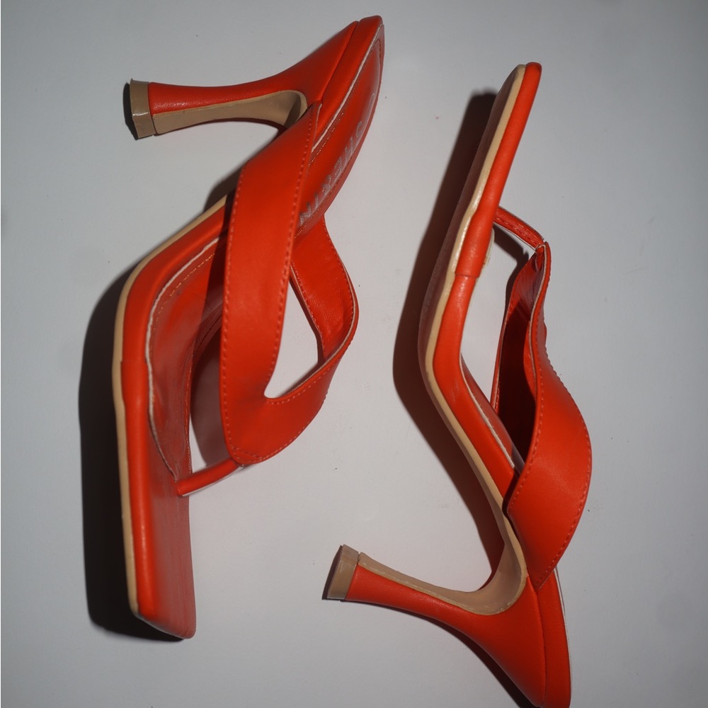 Bright orange heels 🍊